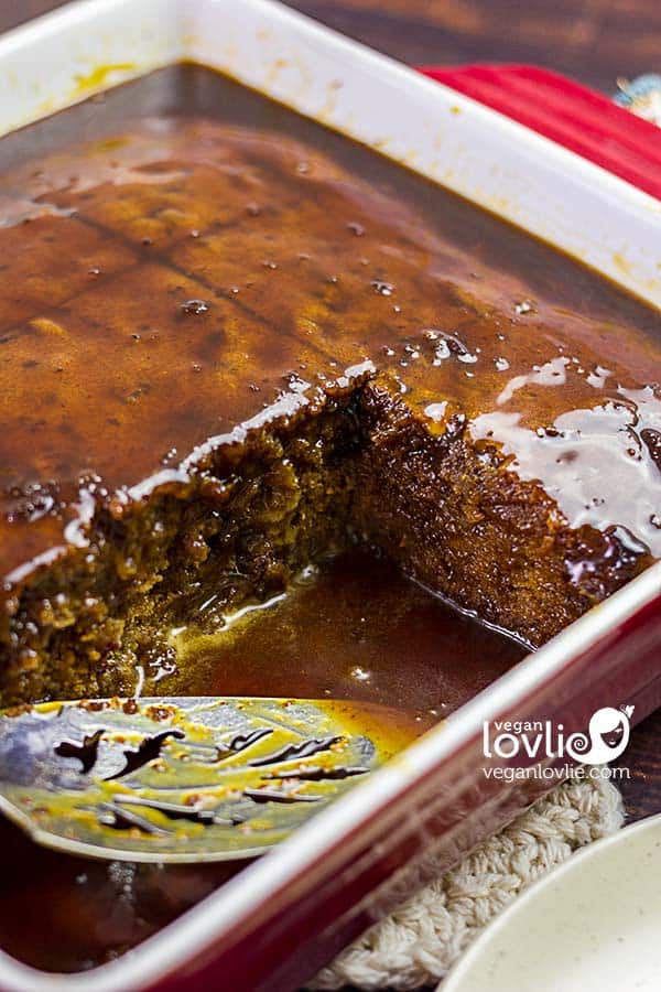 Vegan Sticky Date Pudding, also known as Sticky Toffee Pudding - Pouding collant aux dates