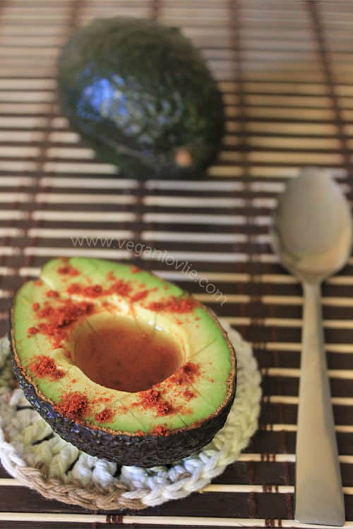 Avocado with paprika and maple syrup