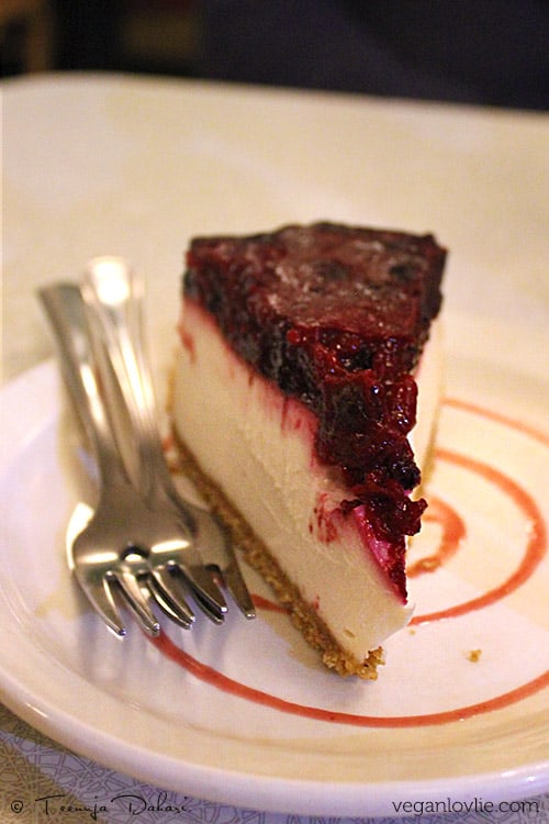 Berry cheesecake - Eating Out: Aux Vivres - Vegan Restaurant Montréal 