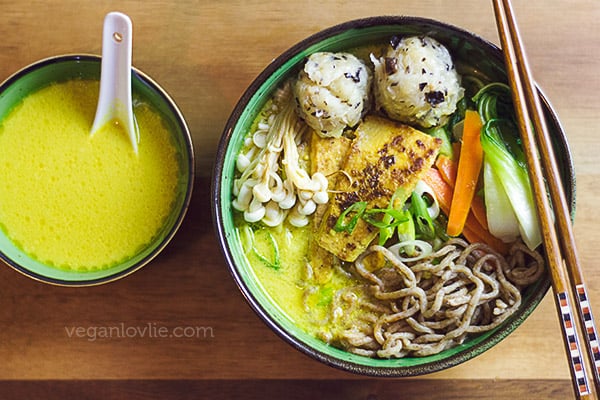 Curry ramen noodle soup
