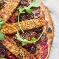 Harissa Tempeh Pizza without cheese and with no knead pizza dough, cheeseless pizza