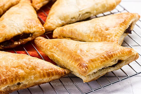 vegetable pasties with vegan mince meat, savoury hand pies