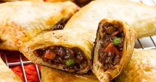 vegetable pasties with vegan mince meat, savoury hand pies