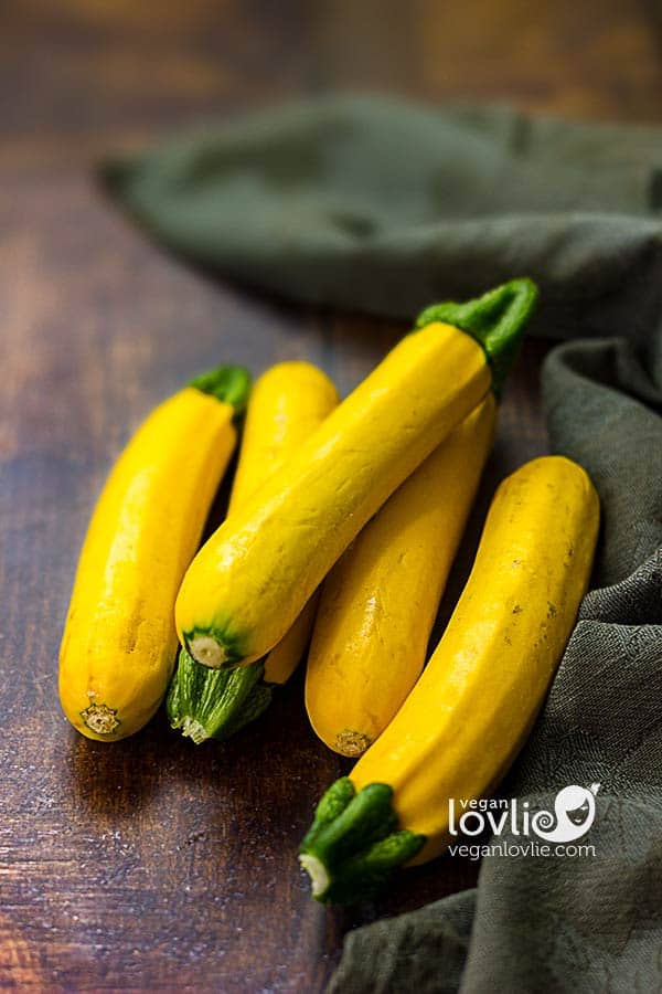 yellow zucchini, yellow courgette